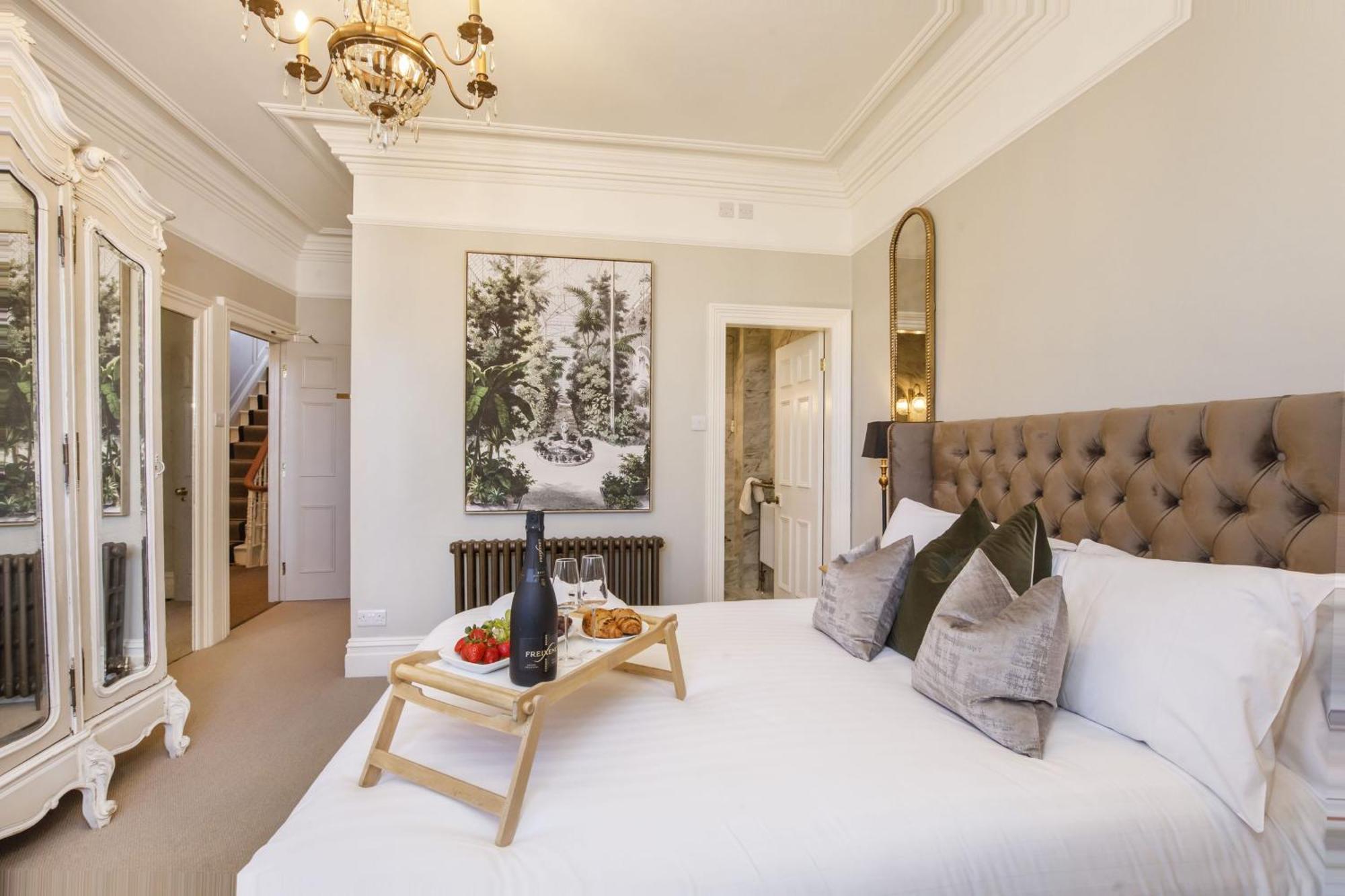 Alexander House Holiday home *